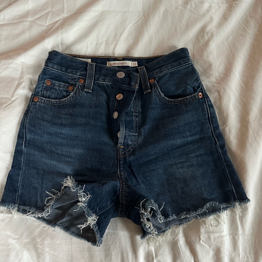 Levi’s Ribcage Womens  Shorts Sz 23